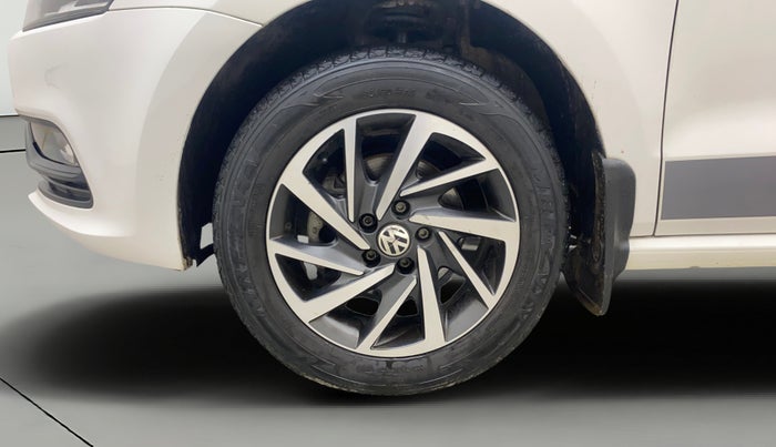 2017 Volkswagen Polo COMFORTLINE 1.2L, Petrol, Manual, 24,981 km, Left Front Wheel