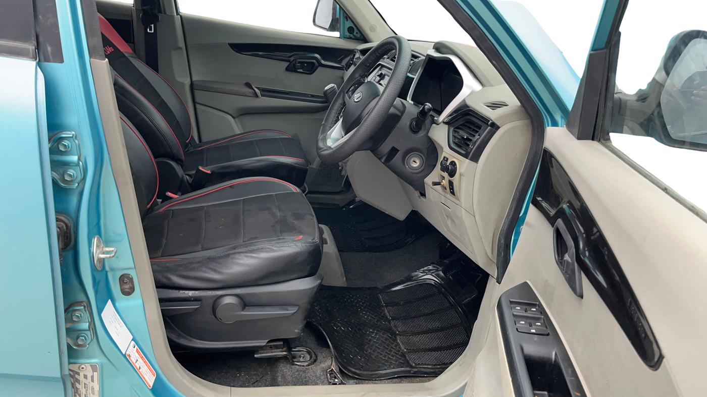2015 Mahindra Kuv100 K8 5 STR, Petrol, Manual, 37,253 km, Right Side Front Door Cabin