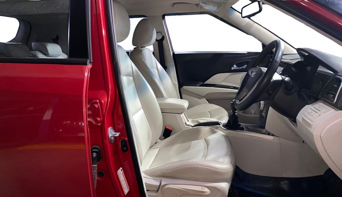 2021 Mahindra XUV300 W8(O) 1.2 PETROL DUAL TONE, Petrol, Manual, 5,206 km, Right Side Front Door Cabin