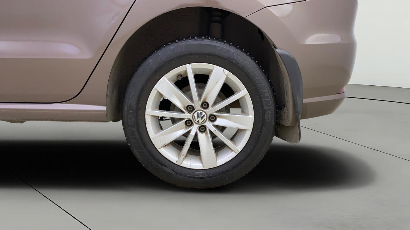 2016 Volkswagen Ameo HIGHLINE DSG 1.5 DIESEL , Diesel, Automatic, 1,06,902 km, Left Rear Wheel