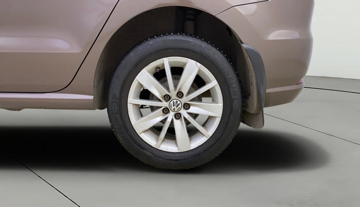 2016 Volkswagen Ameo HIGHLINE DSG 1.5 DIESEL , Diesel, Automatic, 1,06,980 km, Left Rear Wheel