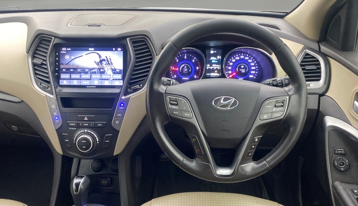 2015 Hyundai Santa Fe 4 WD AT, Diesel, Automatic, 1,28,045 km, Steering Wheel Close Up