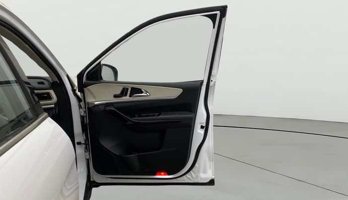 2024 Mahindra XUV700 AX 7 P AT 7 STR, Petrol, Automatic, 12,988 km, RHS Front Door