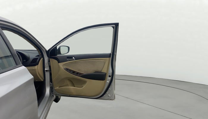 2014 Hyundai Verna FLUIDIC 1.6 CRDI SX, Diesel, Manual, 1,44,910 km, RHS Front Door