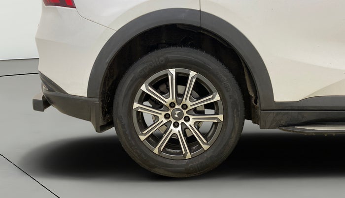 2021 Mahindra XUV700 AX 7 P AT 7 STR, Petrol, Automatic, 67,131 km, Right Rear Wheel