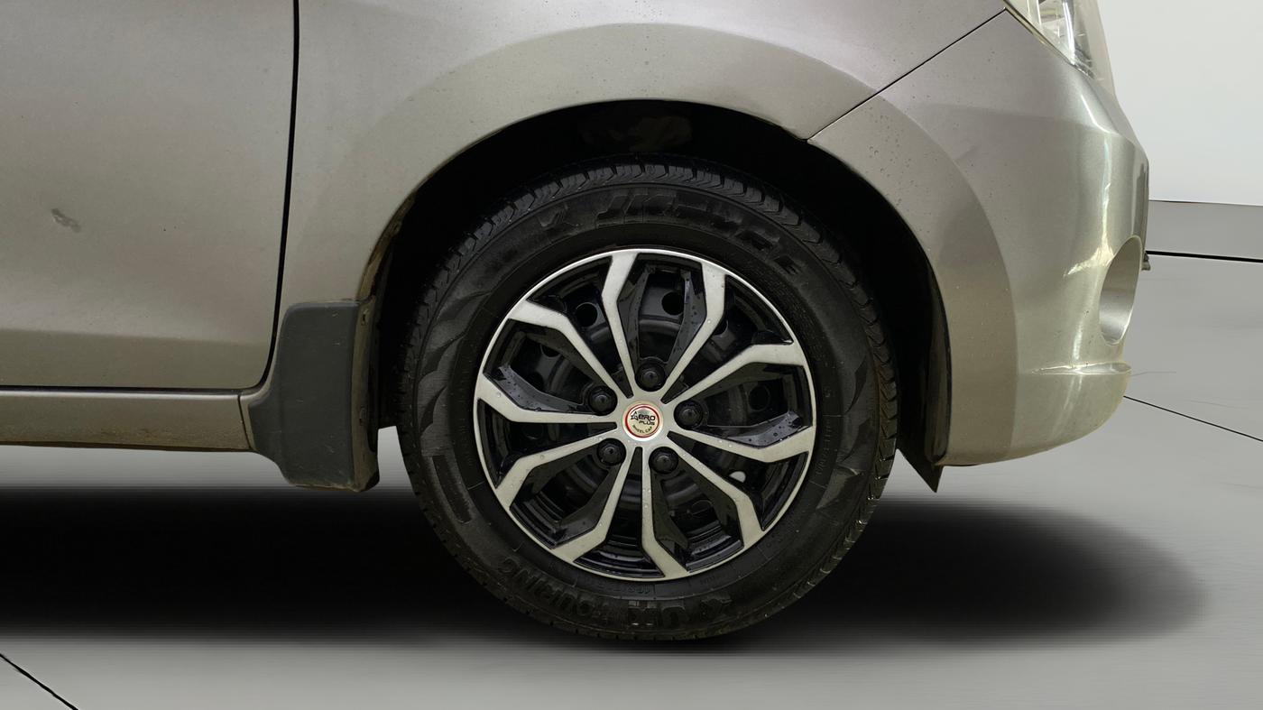 2015 Maruti Celerio VXI CNG, CNG, Manual, 1,19,283 km, Right Front Wheel