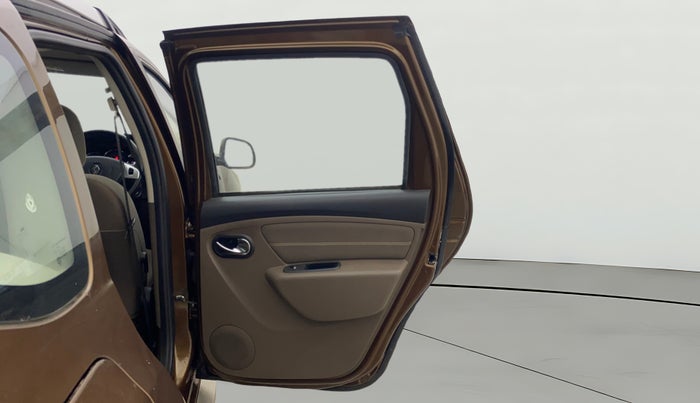 2018 Renault Duster 110 PS RXZ DIESEL, Diesel, Manual, 1,23,091 km, RHS Rear Door