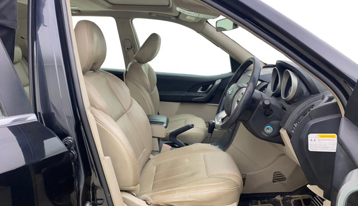 2016 Mahindra XUV500 W10 AT, Diesel, Automatic, 1,10,388 km, Right Side Front Door Cabin