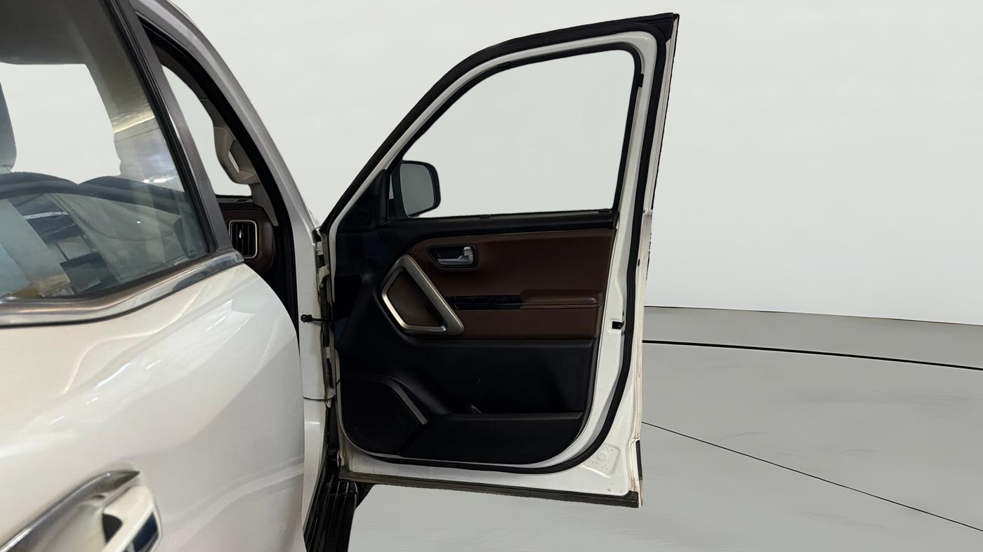 2023 Mahindra SCORPIO-N Z8 PETROL AT 7 STR, Petrol, Automatic, 21,523 km, RHS Front Door