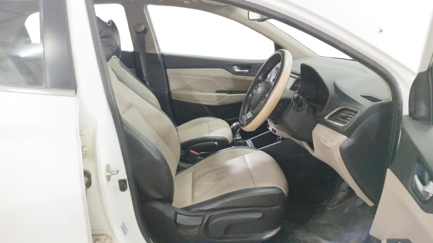 2018 Hyundai Verna 1.6 VTVT SX O, Petrol, Manual, 79,864 km, Right Side Front Door Cabin