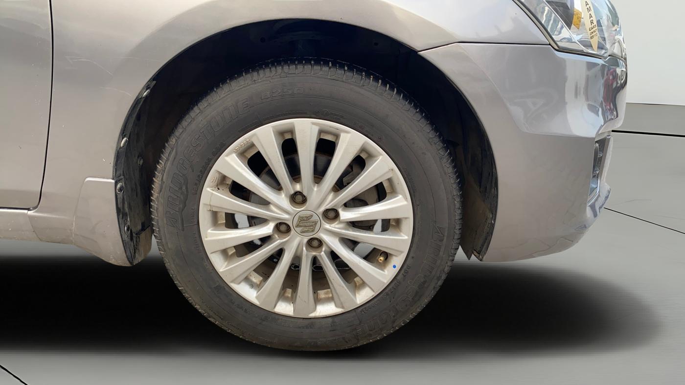 2014 Maruti Ciaz ZXI, Petrol, Manual, 65,830 km, Right Front Wheel