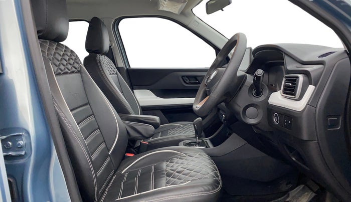 2024 Tata PUNCH ACCOMPLISHED AMT, Petrol, Automatic, 11,104 km, Right Side Front Door Cabin