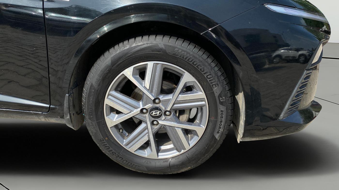 2023 Hyundai Verna SX(O) 1.5 MPI IVT , Petrol, Automatic, 64,606 km, Right Front Wheel