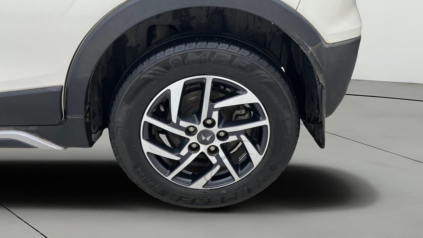 2023 Mahindra XUV300 W8 (O) 1.2 PETROL AMT, Petrol, Automatic, 44,587 km, Left Rear Wheel