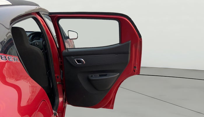 2025 Renault Kwid CLIMBER 1.0 AMT Dual Tone , Petrol, Automatic, 7,516 km, RHS Rear Door