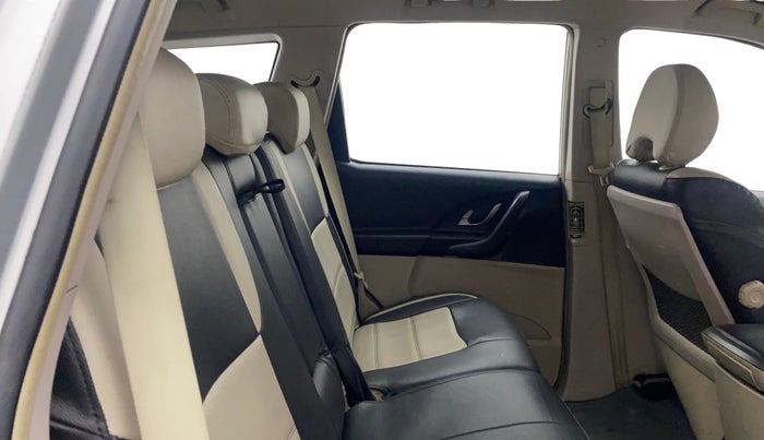 2017 Mahindra XUV500 W6 AT, Diesel, Automatic, 57,612 km, Right Side Rear Door Cabin