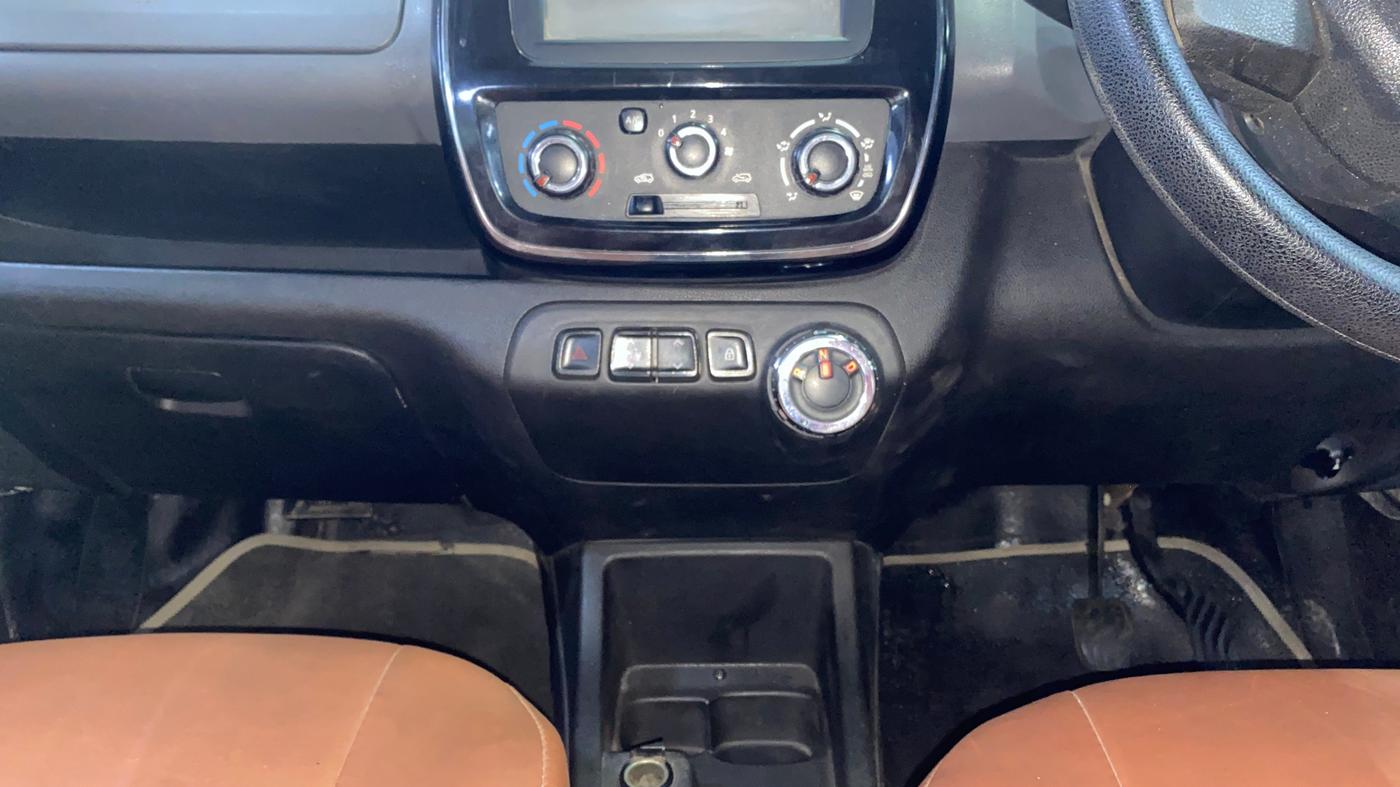2017 Renault Kwid RXT 1.0 AMT, Petrol, Automatic, 30,365 km, Air Conditioner