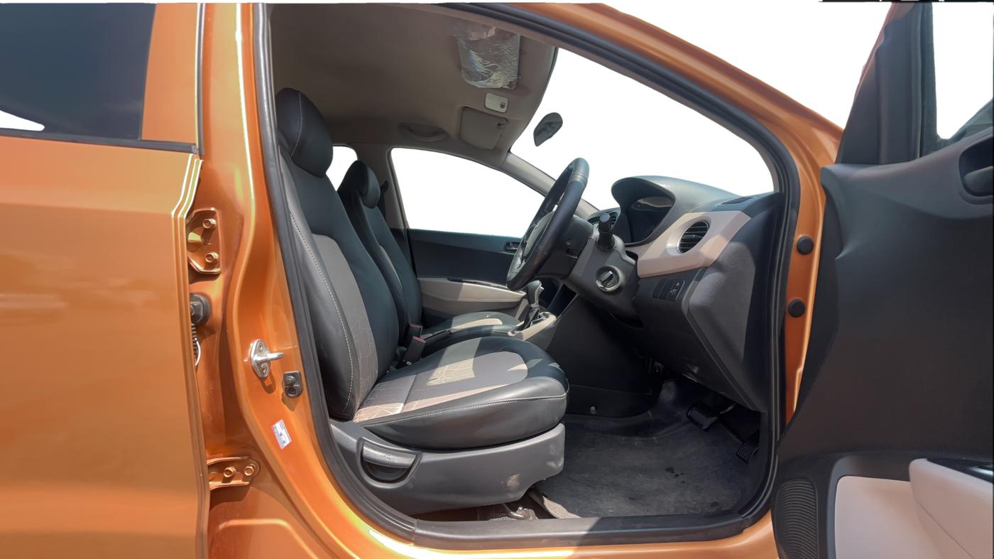 2016 Hyundai Grand i10 MAGNA AT 1.2 KAPPA VTVT, Petrol, Automatic, 89,252 km, Right Side Front Door Cabin