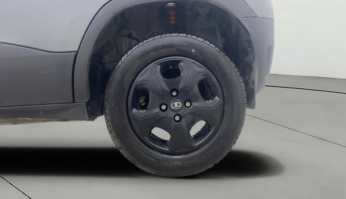 2024 Tata PUNCH ACCOMPLISHED SUNROOF MT, Petrol, Manual, 8,776 km, Left Rear Wheel