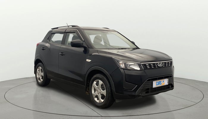 2022 Mahindra XUV300 W6 1.2 PETROL, Petrol, Manual, 26,436 km, Right Front Diagonal