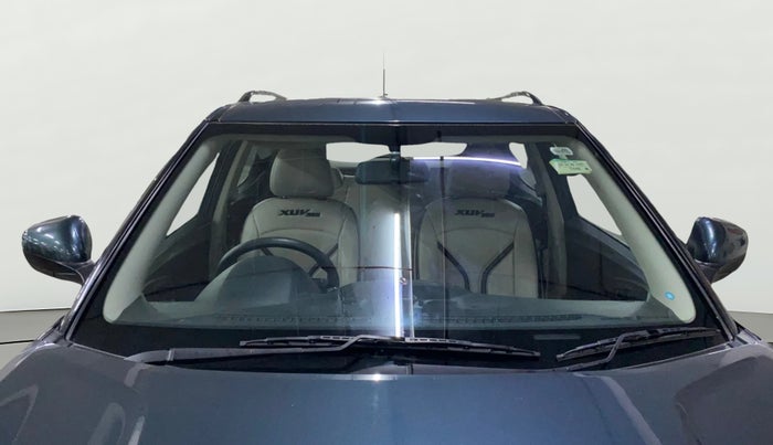 2022 Mahindra XUV300 W6 1.5 DIESEL AMT, Diesel, Automatic, 17,740 km, Front Windshield