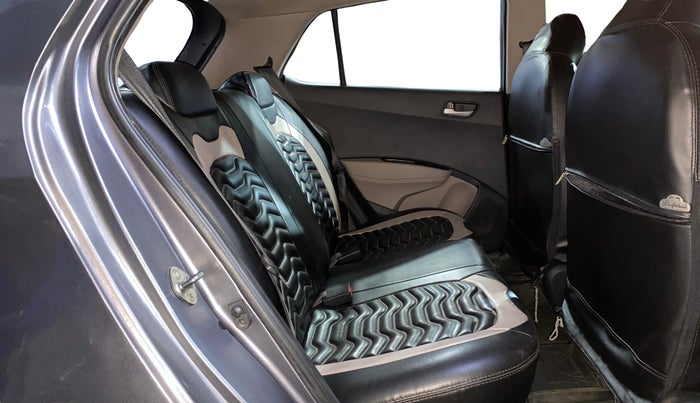 2014 Hyundai Grand i10 SPORTZ 1.2 KAPPA VTVT, Petrol, Manual, 1,00,120 km, Right Side Rear Door Cabin