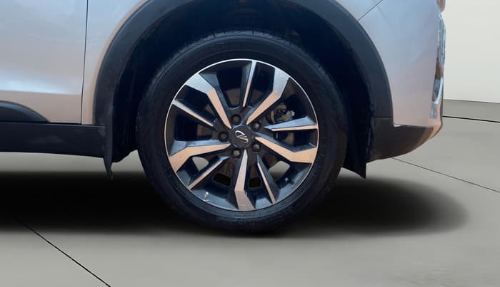 2019 Mahindra XUV300 W8 (O) 1.5 DIESEL, Diesel, Manual, 74,003 km, Right Front Wheel