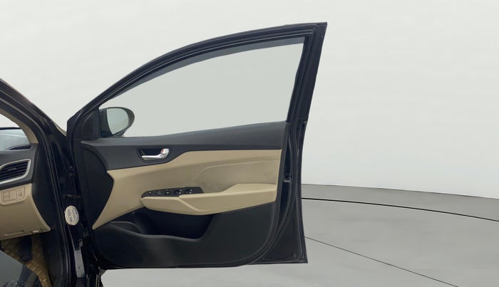 2017 Hyundai Verna 1.6 VTVT SX, Petrol, Manual, 79,333 km, RHS Front Door