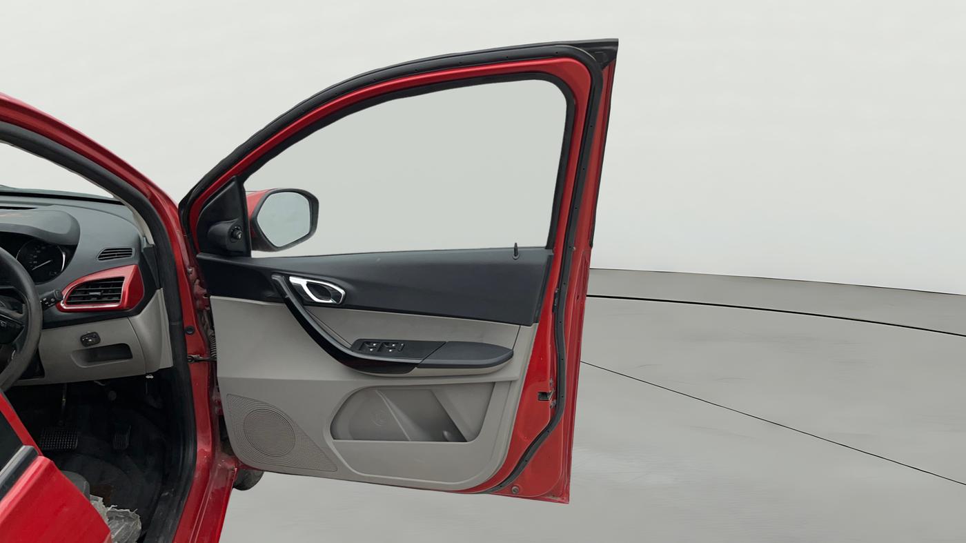 2018 Tata Tiago XZA PETROL, CNG, Automatic, 34,227 km, RHS Front Door