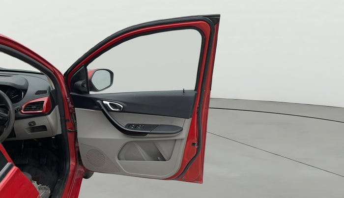 2018 Tata Tiago XZA PETROL, CNG, Automatic, 34,227 km, RHS Front Door