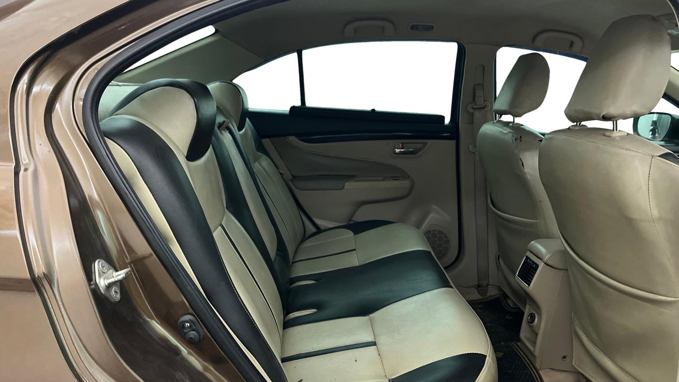 2016 Maruti Ciaz ZDI+ SHVS, Diesel, Manual, 87,931 km, Right Side Rear Door Cabin