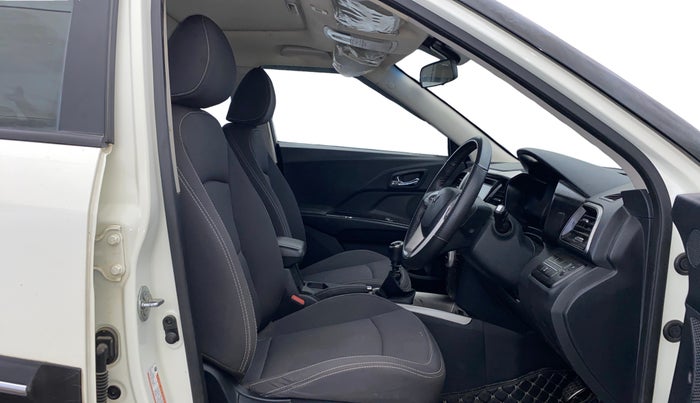 2023 Mahindra XUV300 W8 1.2 PETROL, Petrol, Manual, 28,310 km, Right Side Front Door Cabin