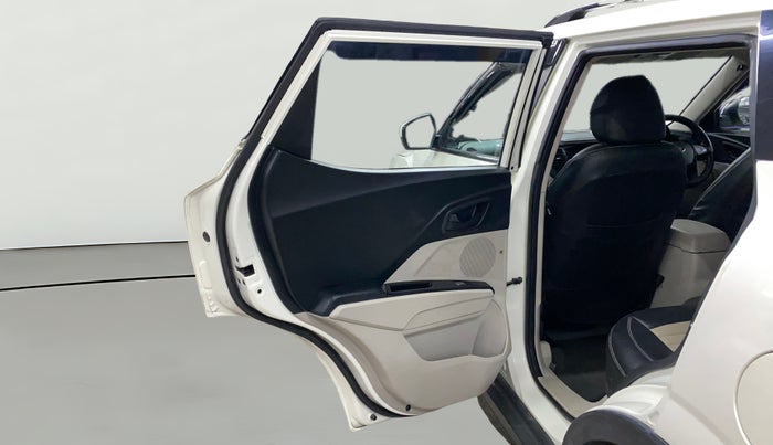2022 Mahindra XUV300 W6 1.5 DIESEL AMT, Diesel, Automatic, 24,304 km, LHS Rear Door
