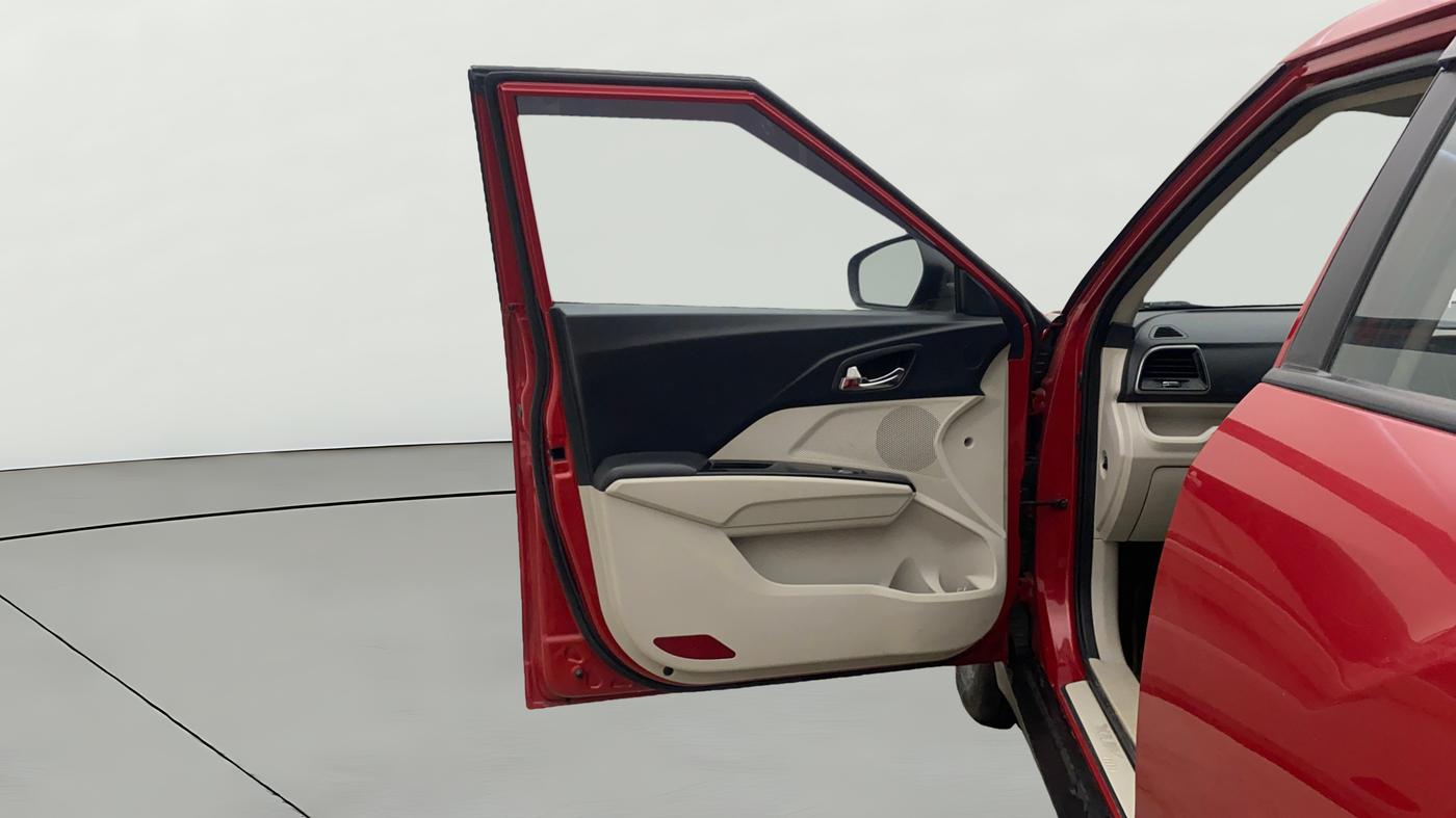 2022 Mahindra XUV300 W8 (O) 1.5 DIESEL, Diesel, Manual, 80,998 km, LHS Front Door