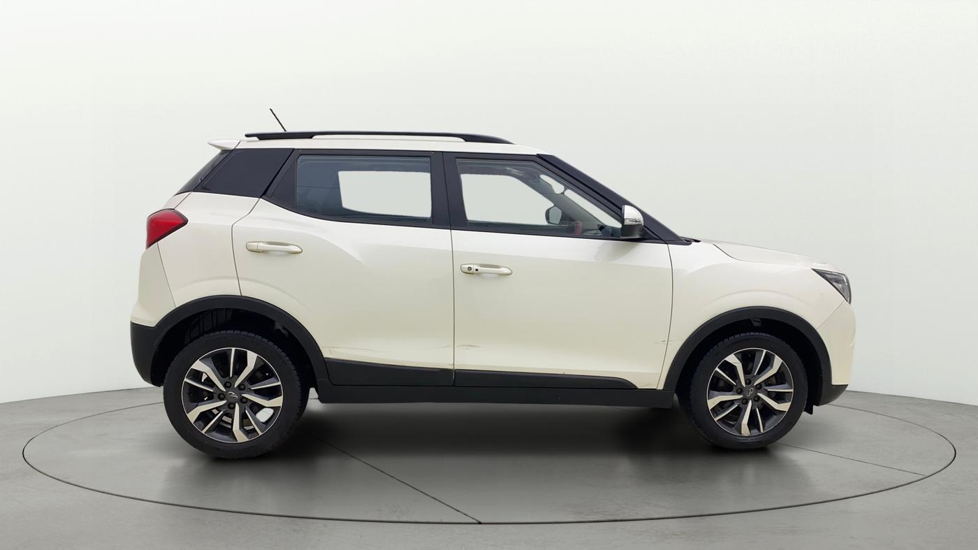 2021 Mahindra XUV300 W8 (O) 1.2 PETROL, Petrol, Manual, 78,893 km, Right Side View