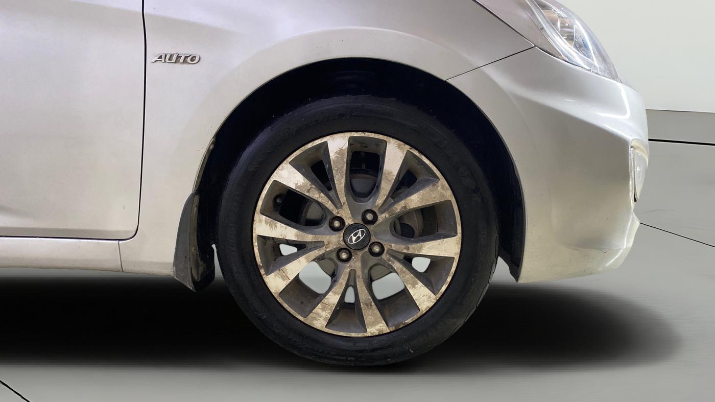 2013 Hyundai Verna FLUIDIC 1.6 VTVT SX AT, Petrol, Automatic, 52,115 km, Right Front Wheel