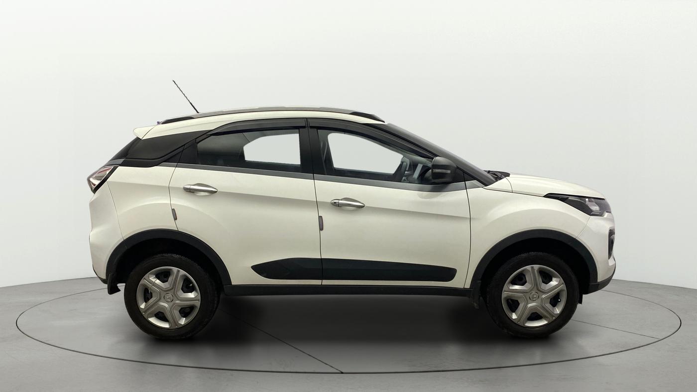 2021 Tata NEXON XM SUNROOF PETROL, Petrol, Manual, 42,861 km, Right Side View