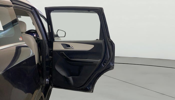 2021 Mahindra XUV700 AX7 Petrol MT 7 STR, Petrol, Manual, 88,529 km, RHS Rear Door