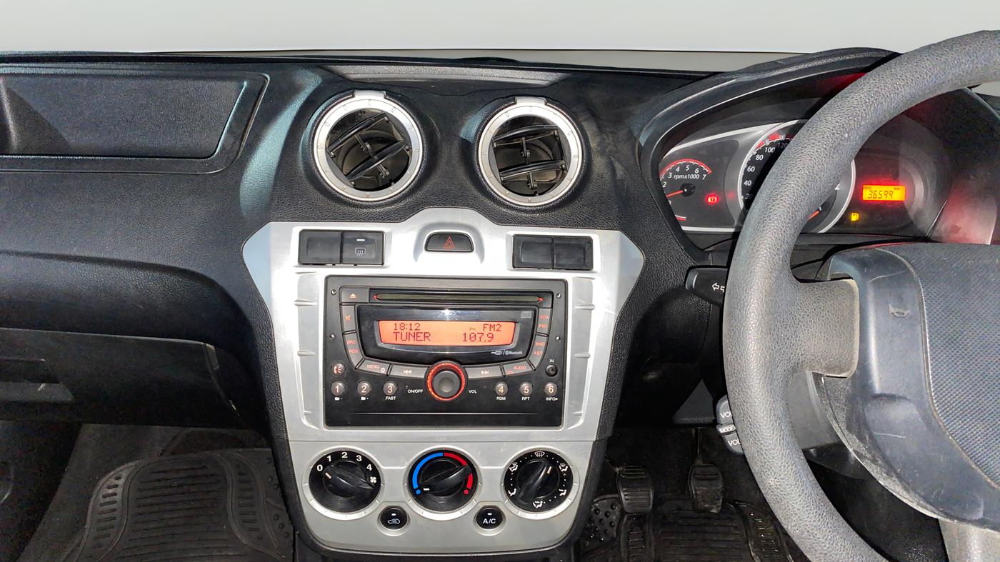 2013 Ford Figo ZXI 1.2 PETROL, Petrol, Manual, 36,556 km, Air Conditioner