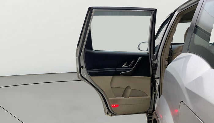 2015 Mahindra XUV500 W8, Diesel, Manual, 1,05,261 km, LHS Rear Door