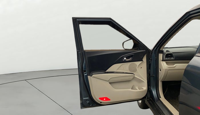 2019 Mahindra XUV300 W8 1.5 DIESEL, Diesel, Manual, 84,079 km, LHS Front Door