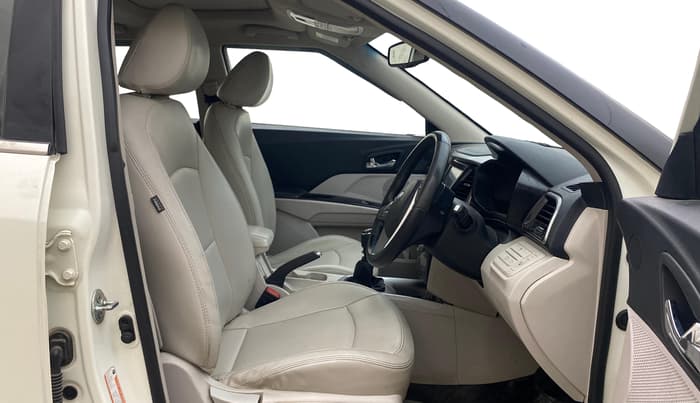 2021 Mahindra XUV300 W8 (O) 1.5 DIESEL, Diesel, Manual, 1,20,642 km, Right Side Front Door Cabin