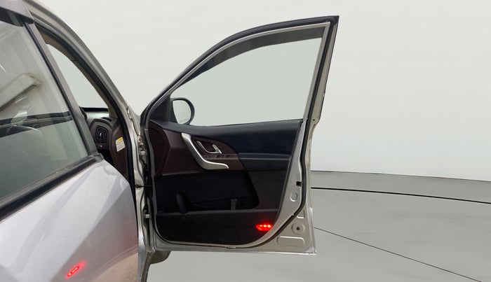 2014 Mahindra XUV500 W8, Diesel, Manual, 1,41,065 km, RHS Front Door