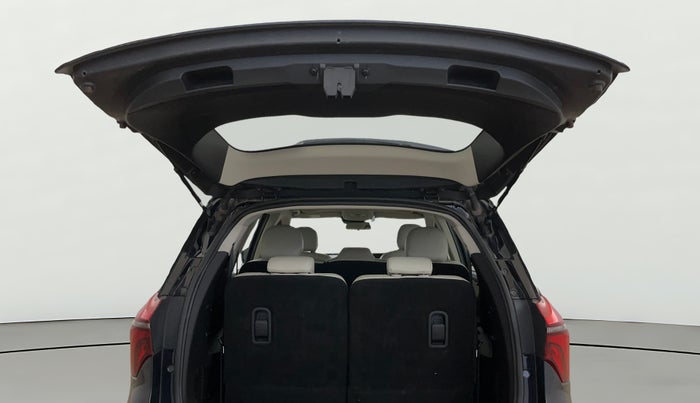 2023 Mahindra XUV700 AX 7 LUXURY P AT 7 STR, Petrol, Automatic, 14,877 km, Boot Door Open