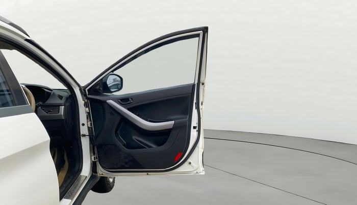 2022 Tata NEXON XM PETROL, Petrol, Manual, 67,121 km, RHS Front Door