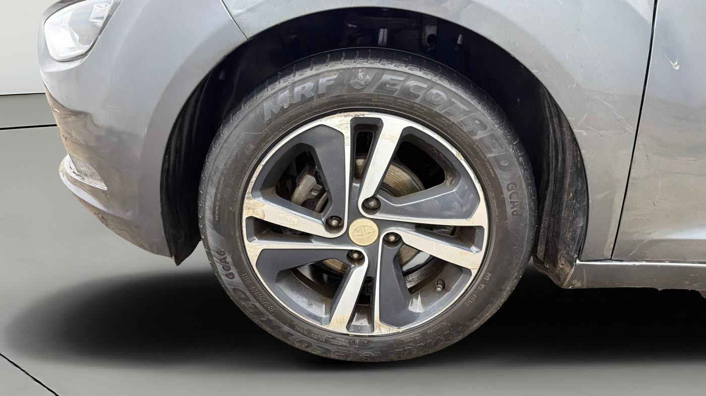 2023 Tata ALTROZ XZ CNG, CNG, Manual, 39,709 km, Left Front Wheel