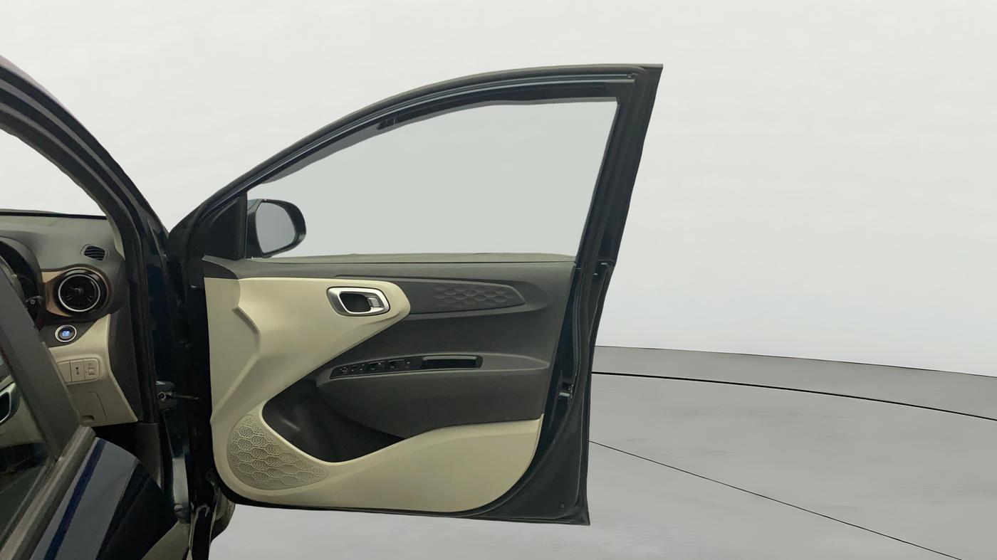 2022 Hyundai AURA SX 1.2 CNG, CNG, Manual, 1,21,535 km, RHS Front Door