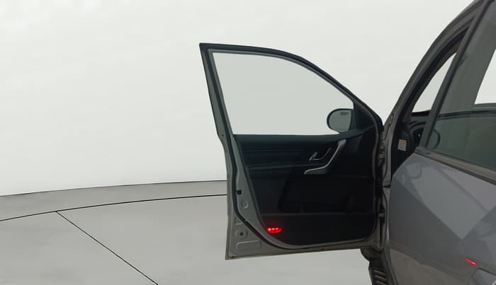 2018 Mahindra XUV500 W11, Diesel, Manual, 69,561 km, LHS Front Door