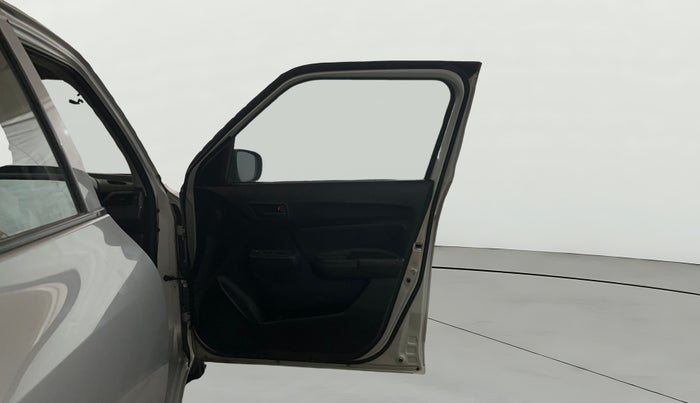 2020 Maruti Swift LXI, Petrol, Manual, 32,662 km, RHS Front Door