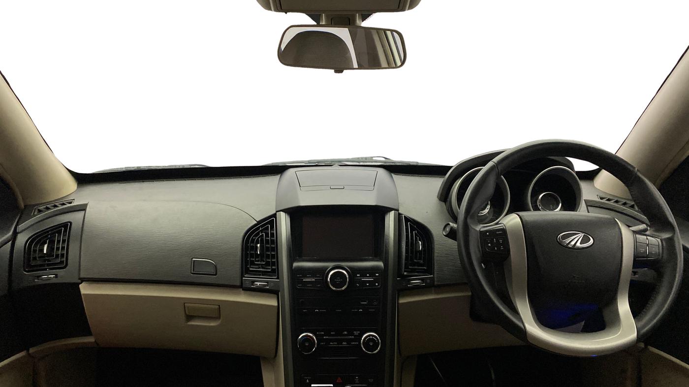 2016 Mahindra XUV500 W8, Diesel, Manual, 1,23,899 km, Dashboard